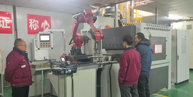 娄底自动喷砂机选型要点，看完少走弯路。